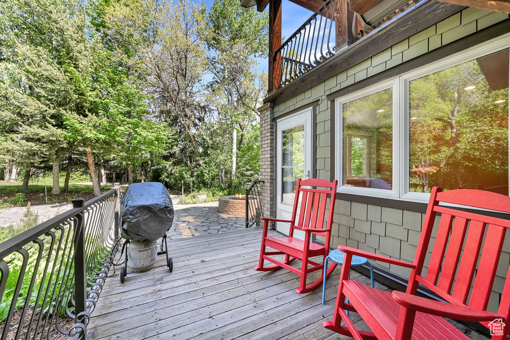 Deck featuring grilling area
