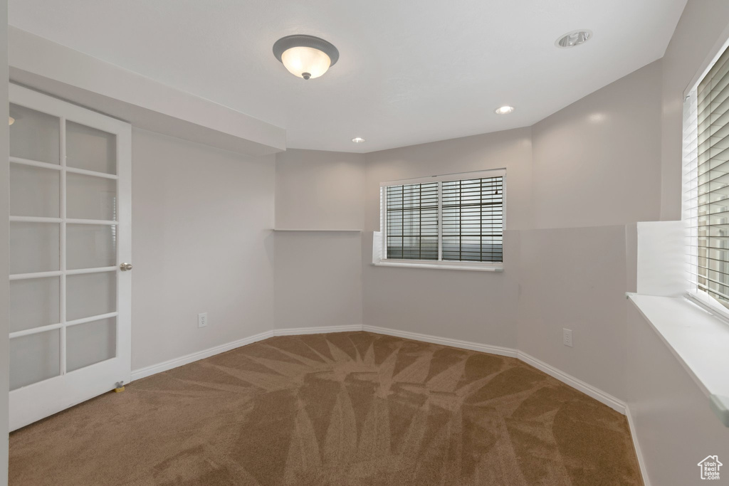 Unfurnished room featuring carpet flooring, baseboards, and recessed lighting