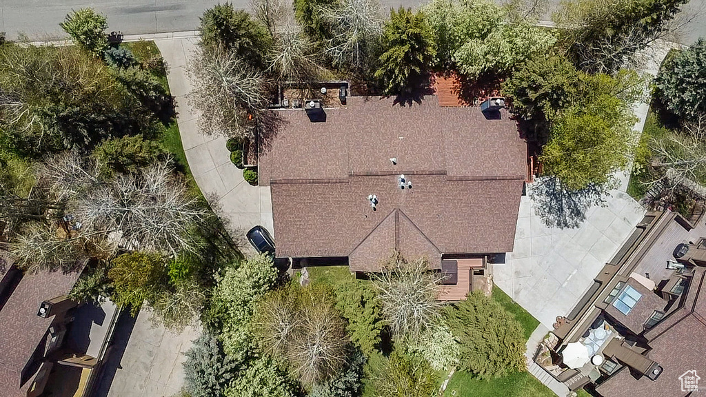 Aerial view of property and surrounding area