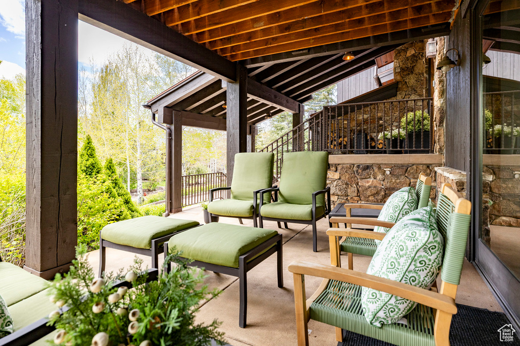 View of patio / terrace featuring outdoor lounge area