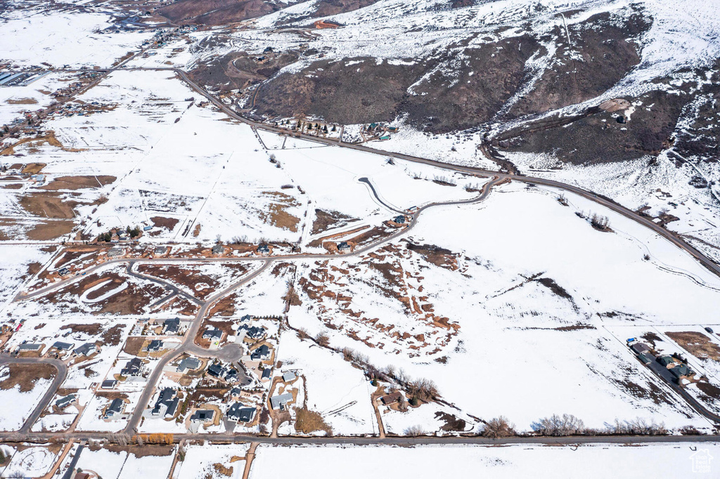 Snowy aerial view with a mountain view
