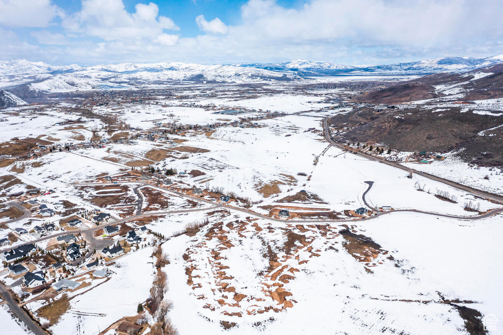 Snowy aerial view with a mountain view