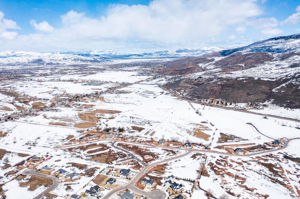 Snowy aerial view featuring a mountain view