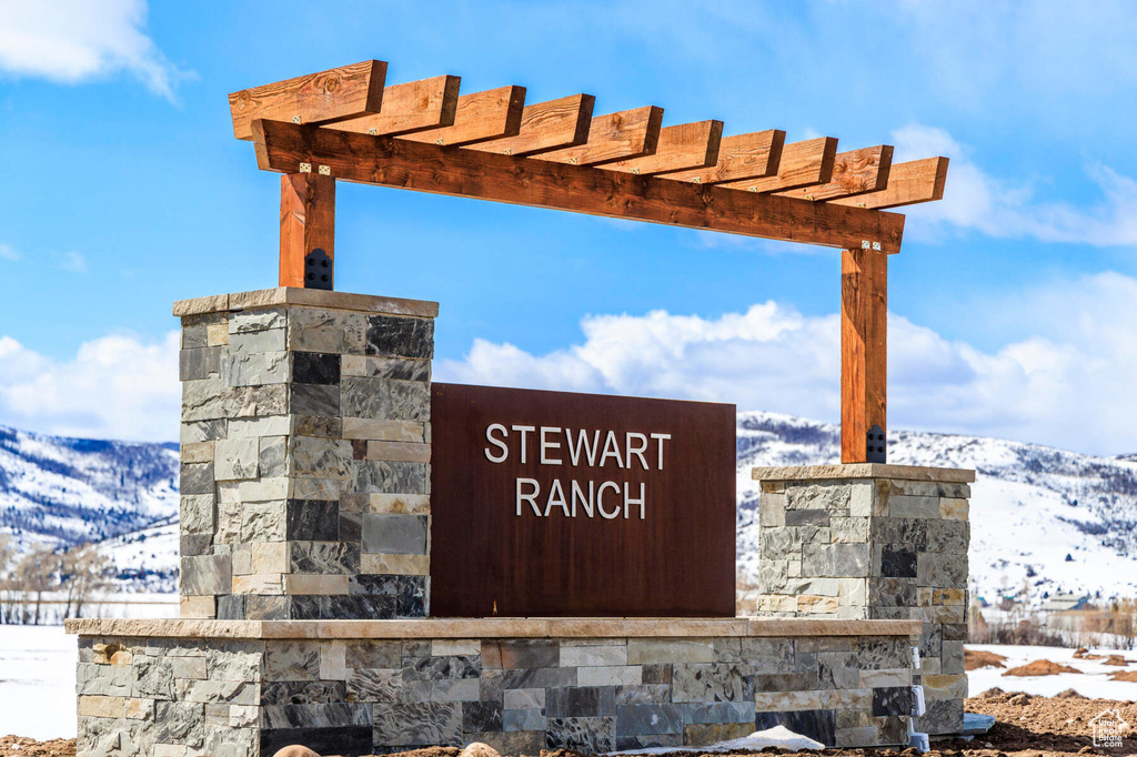 Community sign featuring a mountain view