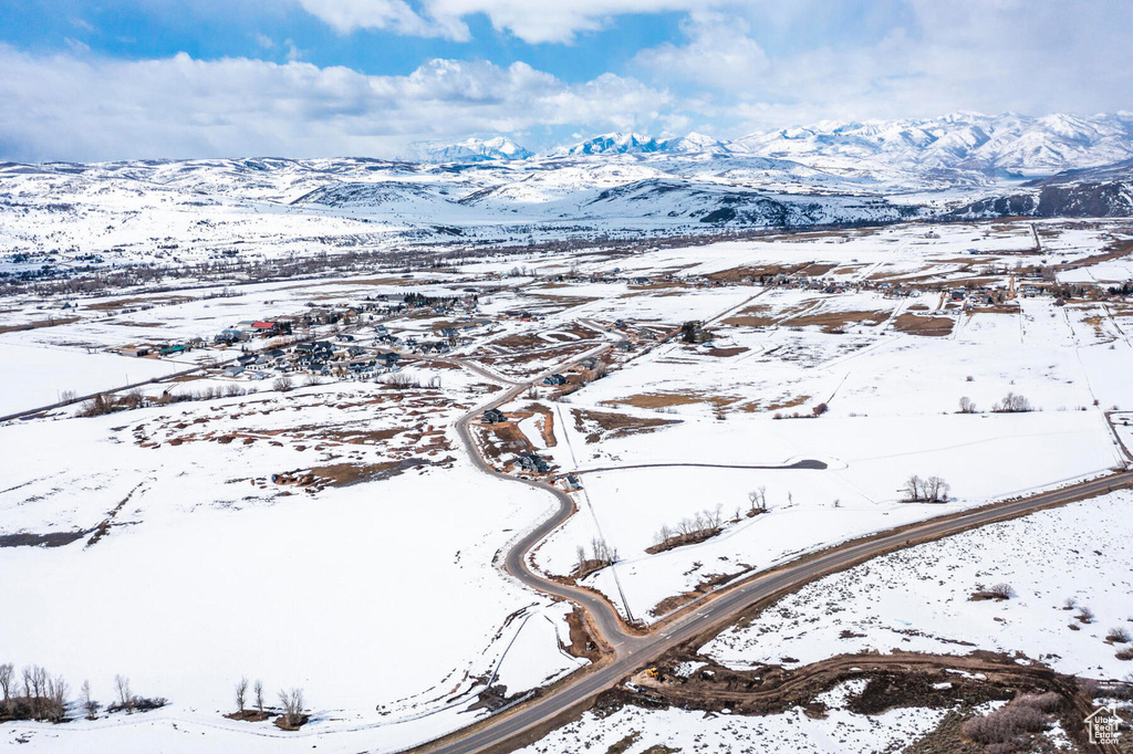 Snowy aerial view featuring a mountain view