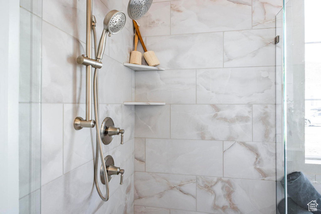 Bathroom featuring a tile shower