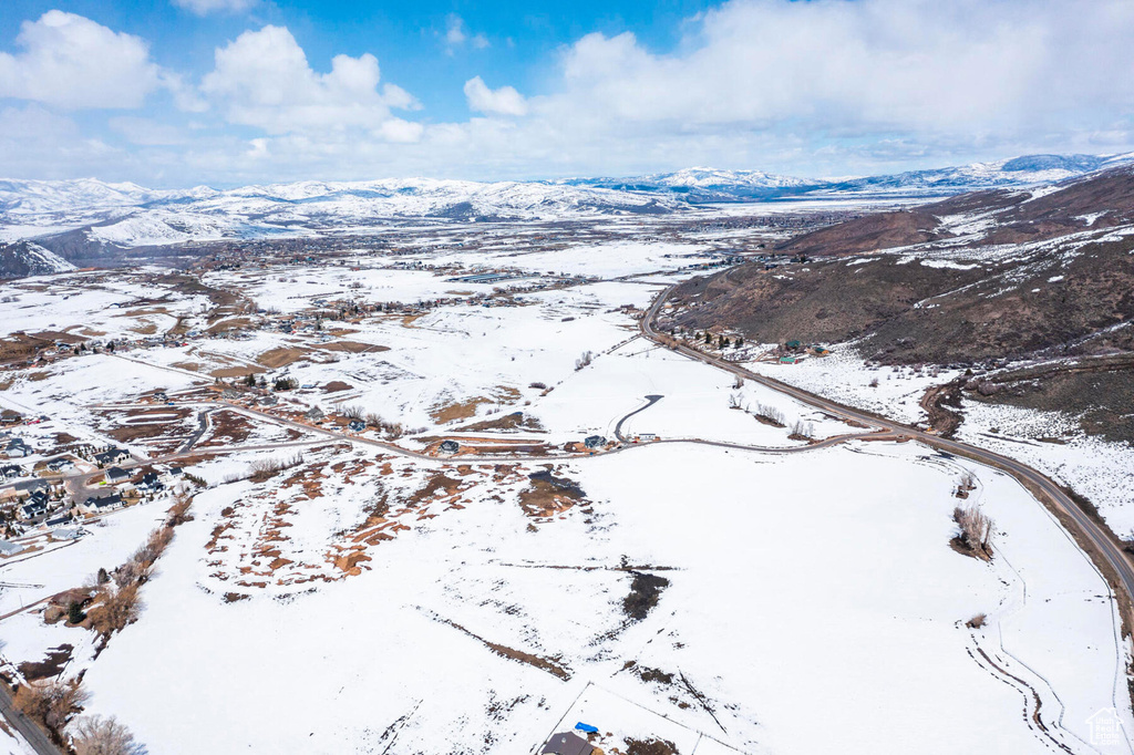 Snowy aerial view with a mountain view