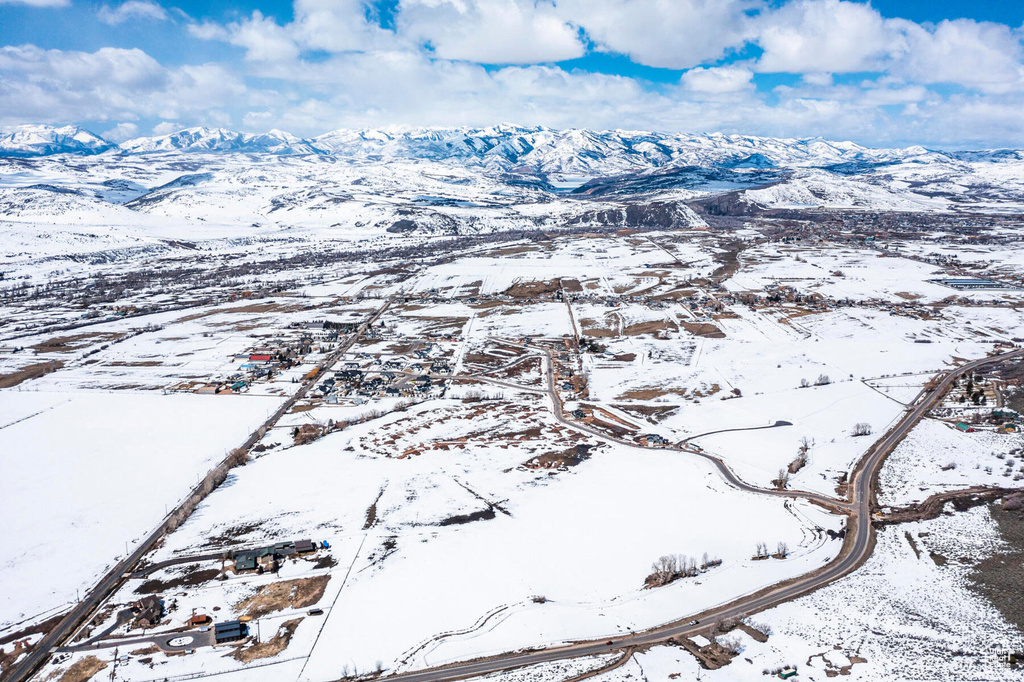 Snowy aerial view with a mountain view
