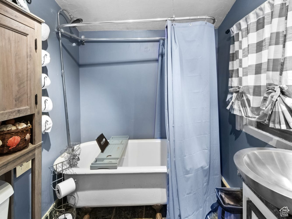 Full bath with shower / tub combo with curtain and vanity