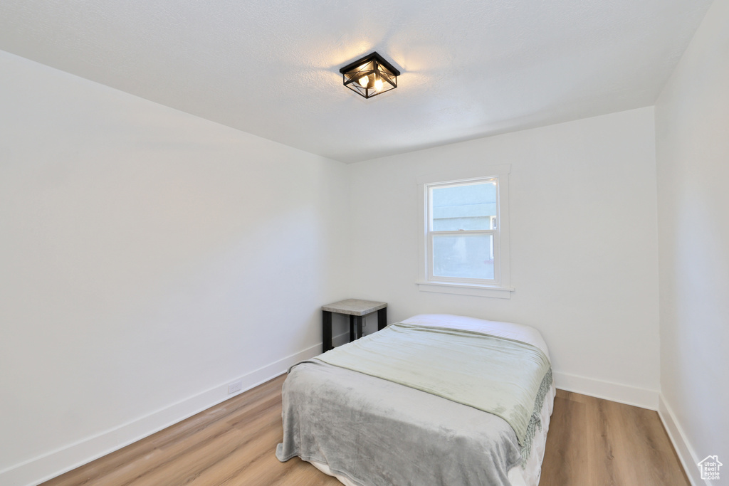 557 E CLEVELAND AVE Salt Lake City, UT 84105
