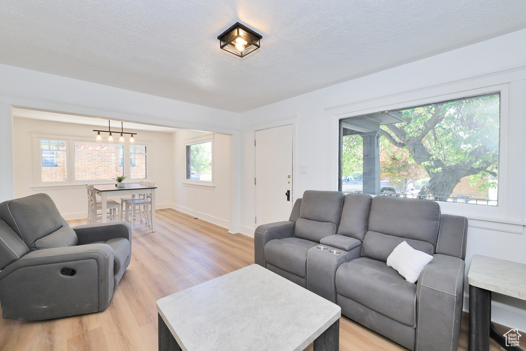 557 E CLEVELAND AVE Salt Lake City, UT 84105