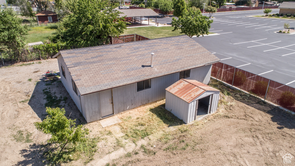 Aerial view of property and surrounding area