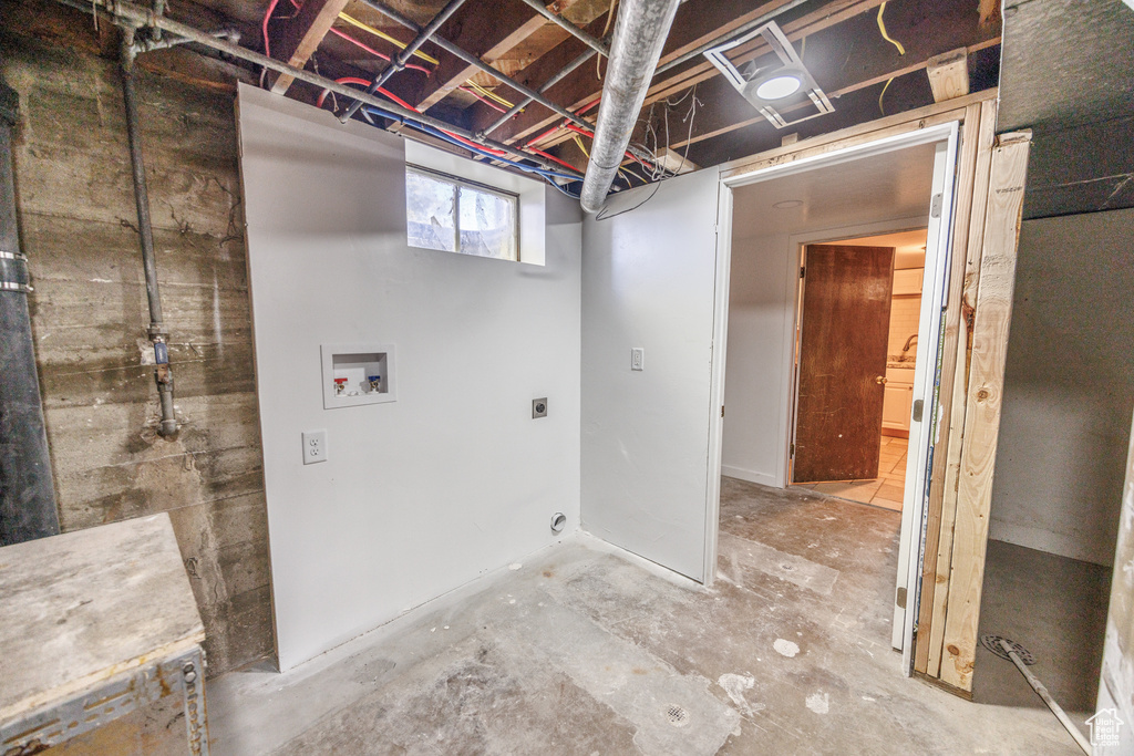 Washroom with washer hookup and hookup for an electric dryer