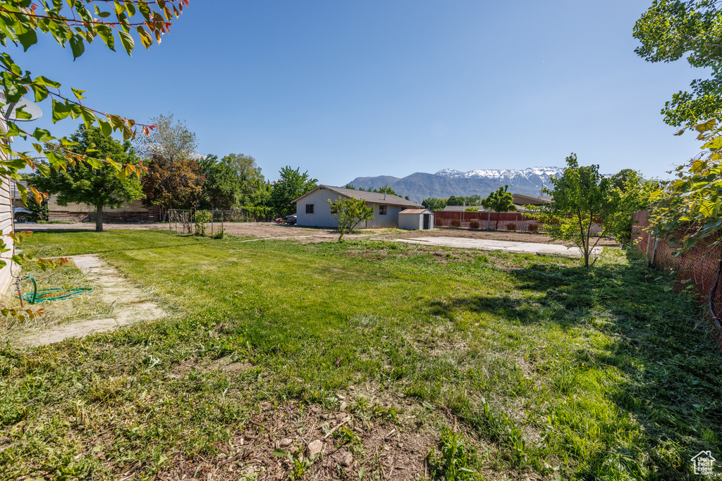 View of yard featuring a mountain view