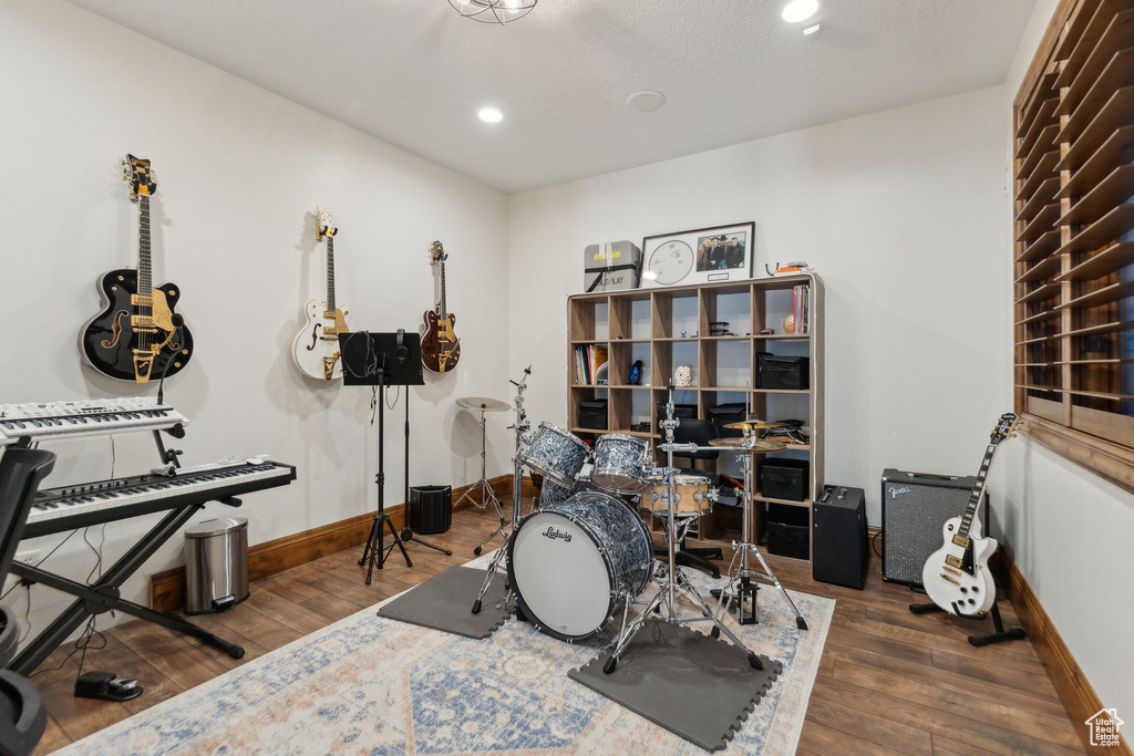 Exercise area with hardwood / wood-style flooring, baseboards, and recessed lighting