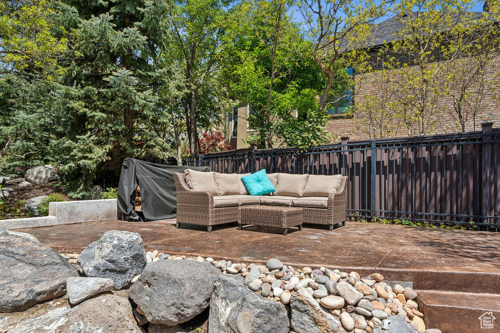 View of patio / terrace with outdoor lounge area