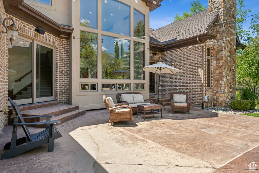 View of patio / terrace featuring an outdoor living space