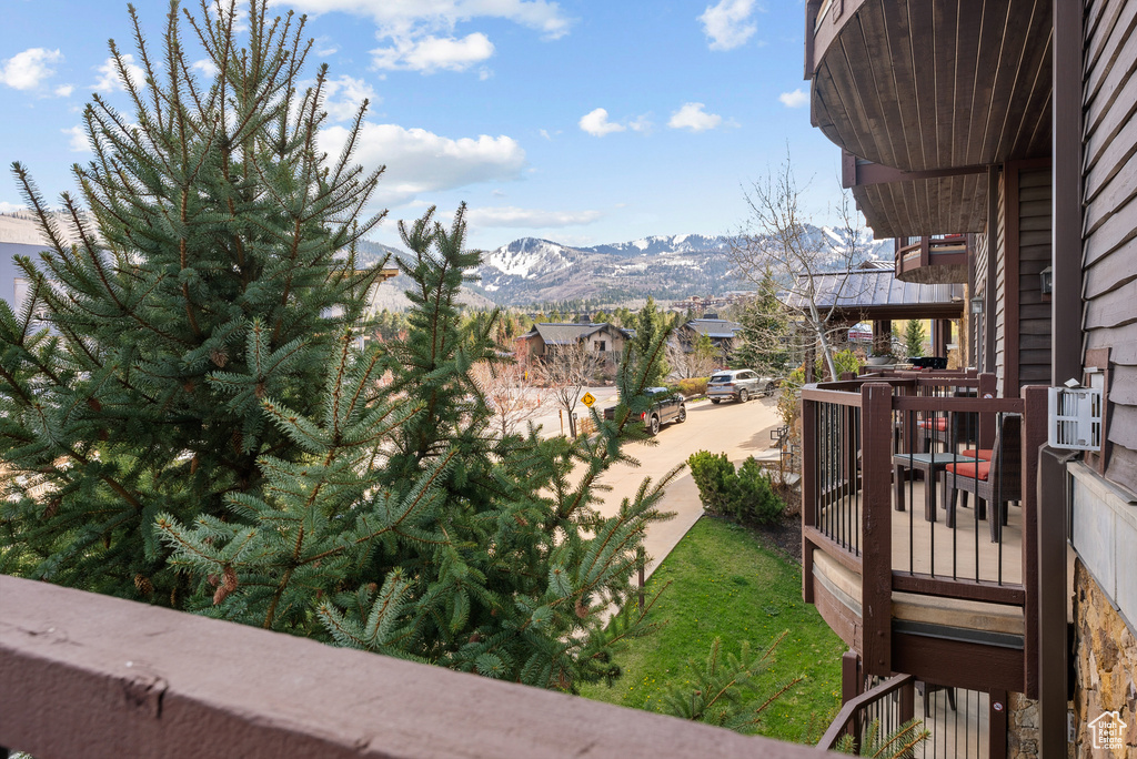 View of yard with a mountain view