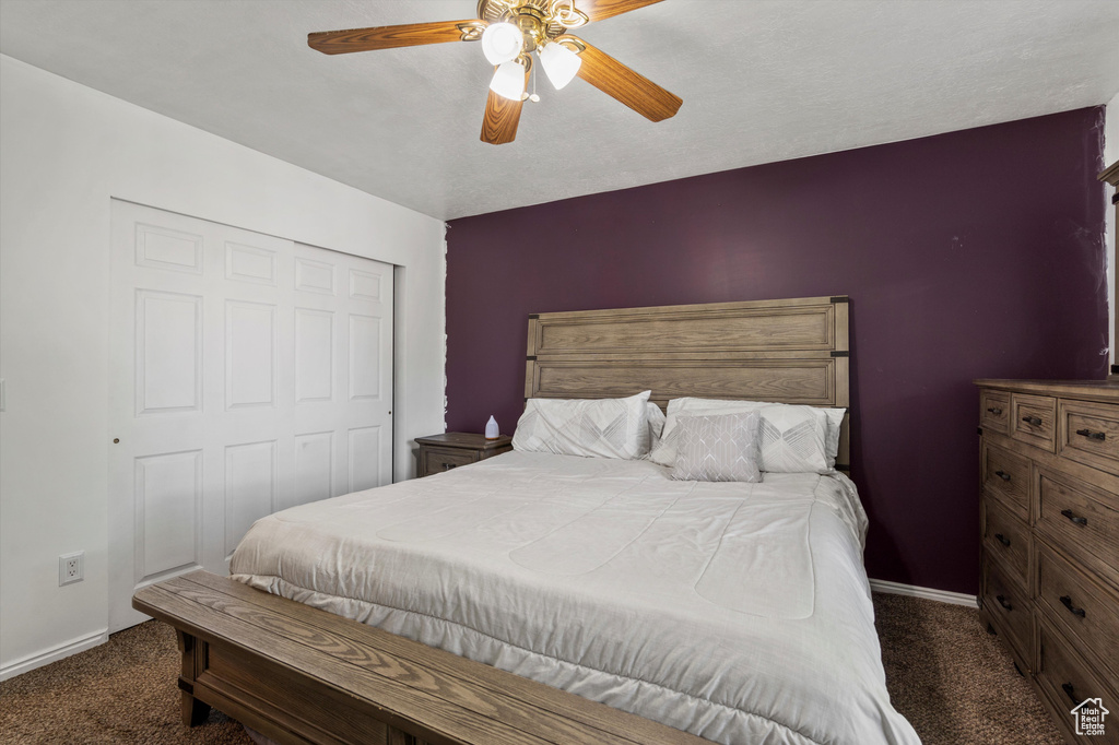 Bedroom featuring carpet flooring, a closet, baseboards, and a ceiling fan