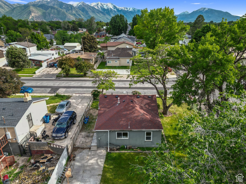 Aerial view of residential area featuring a mountainous background