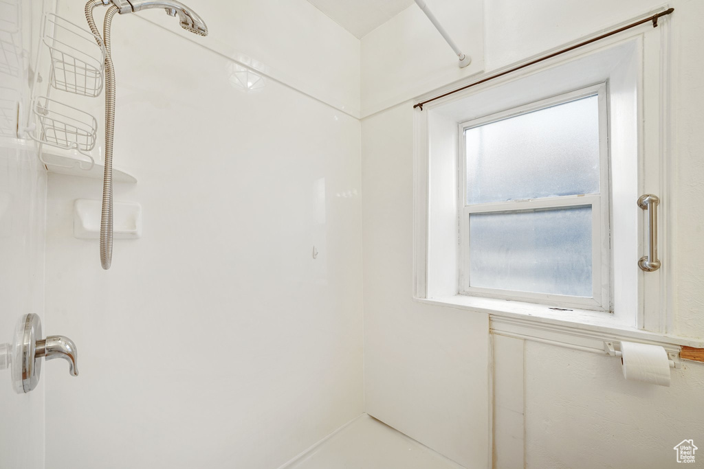 Full bathroom featuring a shower
