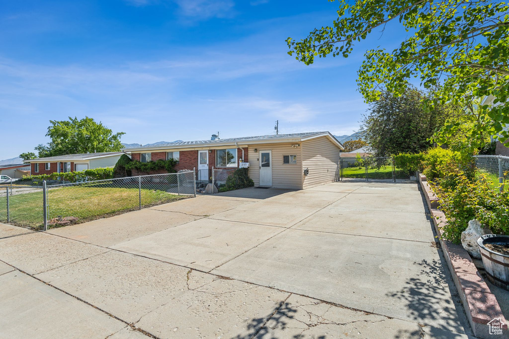 Ranch-style house featuring concrete driveway
