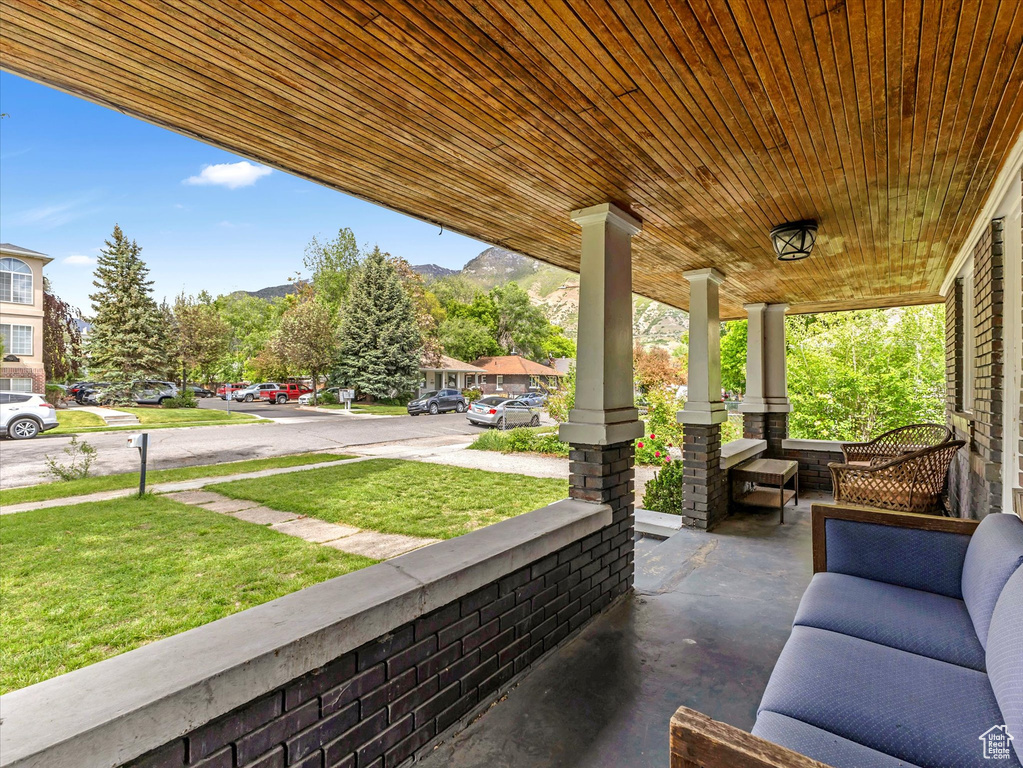 Covered porch with a lawn
