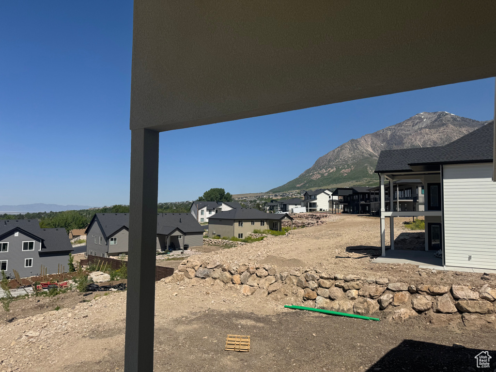 View of yard with a residential view and a mountain view
