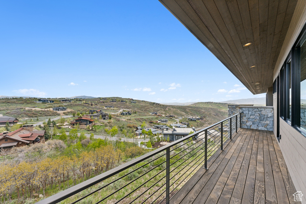 Balcony featuring a mountain view