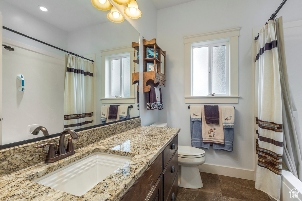 Bathroom featuring toilet, baseboards, a shower with curtain, vanity, and recessed lighting