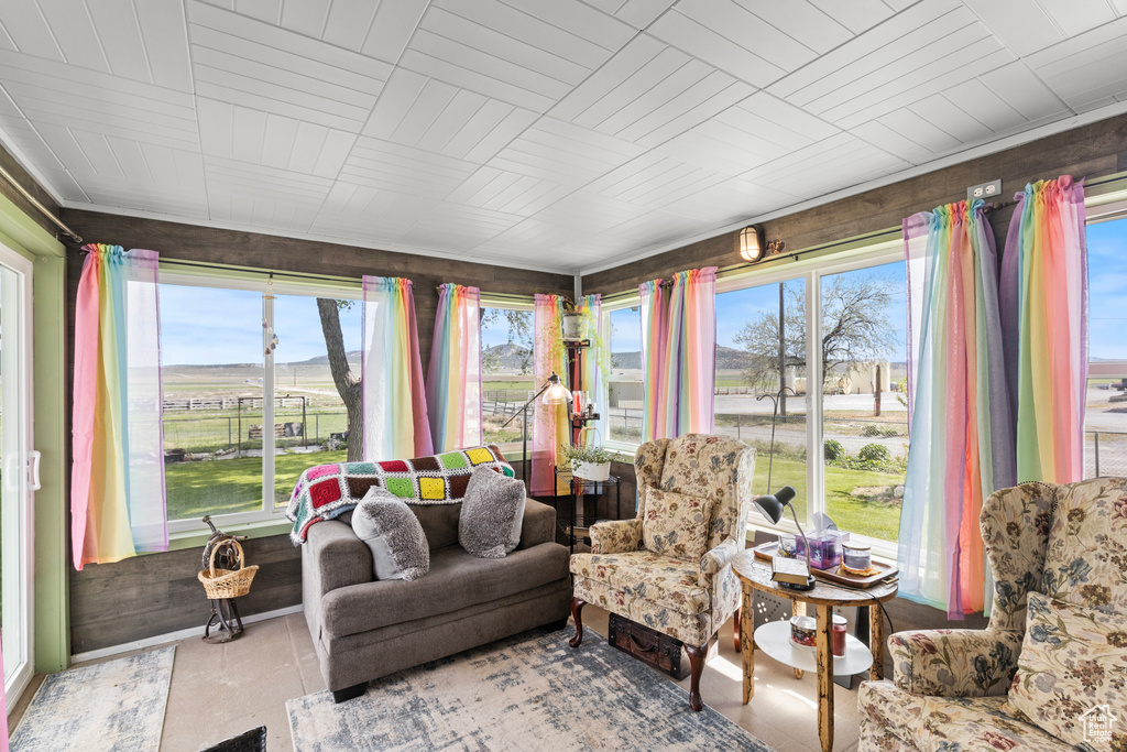 View of sunroom / solarium