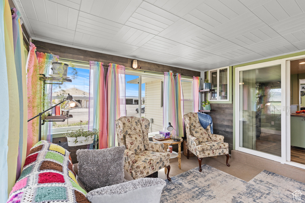 View of sunroom / solarium