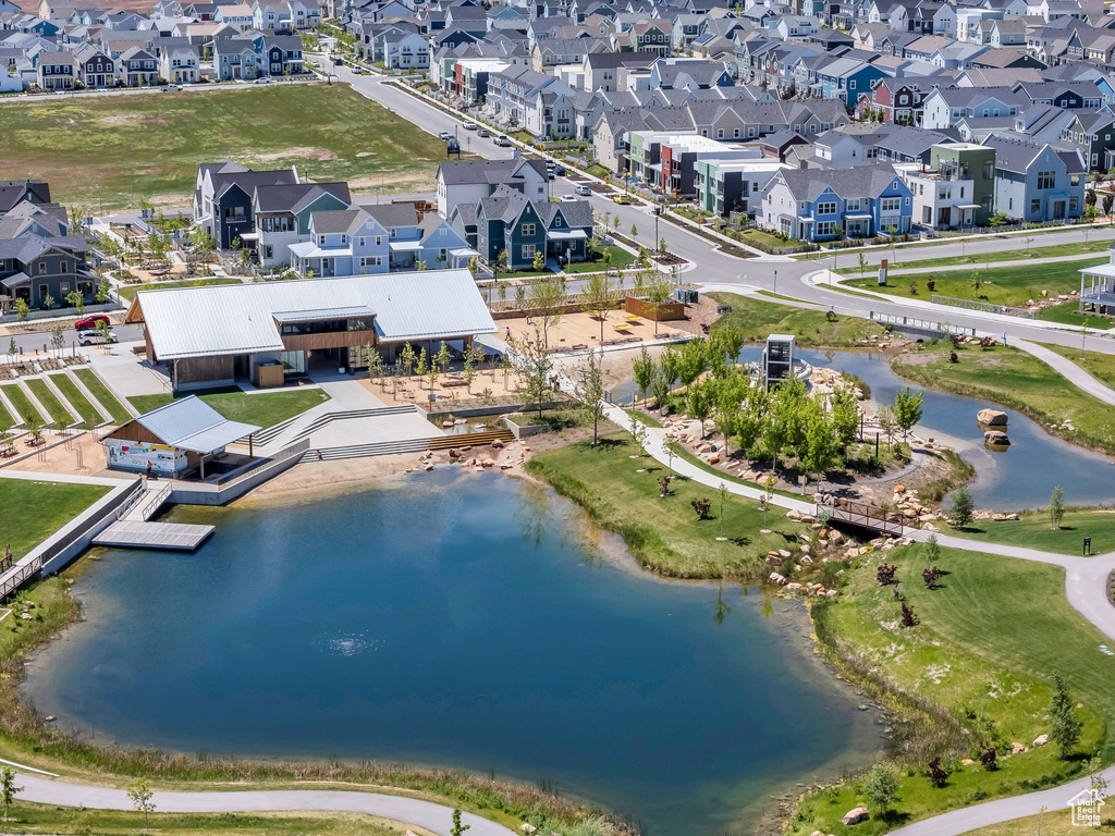Aerial view of property\\\\\\\\\\\\\\\\\\\\\\\\\\\\\\\'s location featuring nearby suburban area and a large body of water