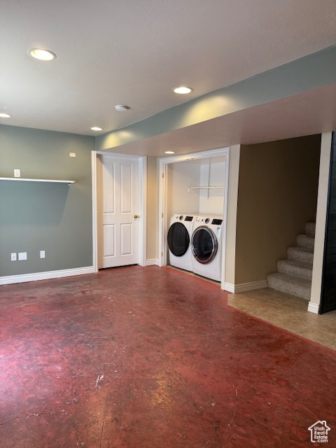 Laundry room featuring baseboards, independent washer and dryer, and recessed lighting