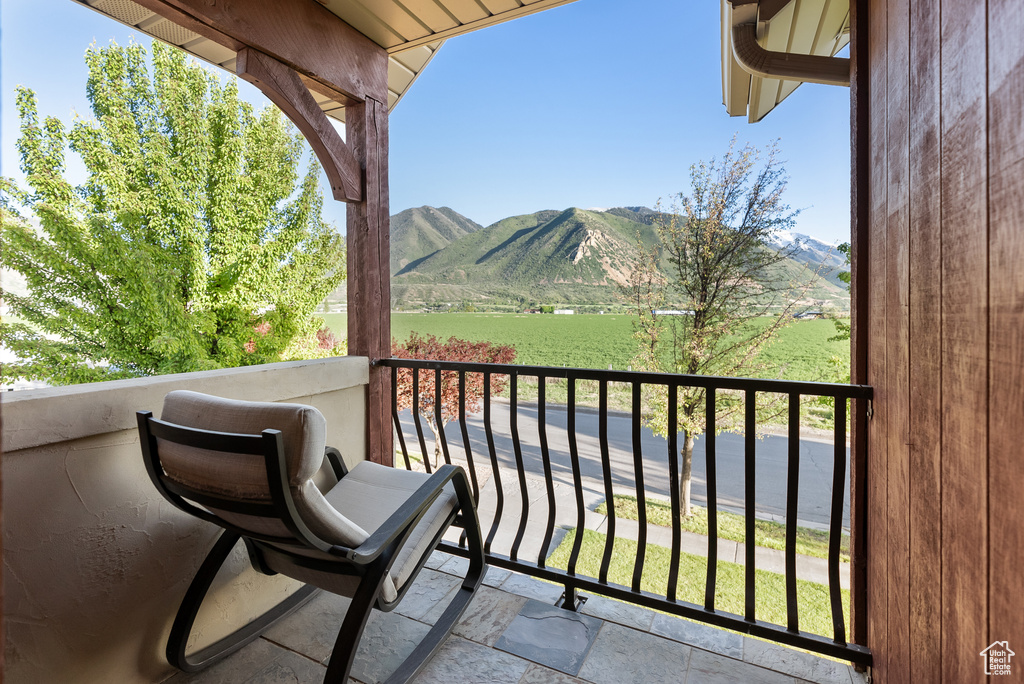 Balcony featuring a mountain view