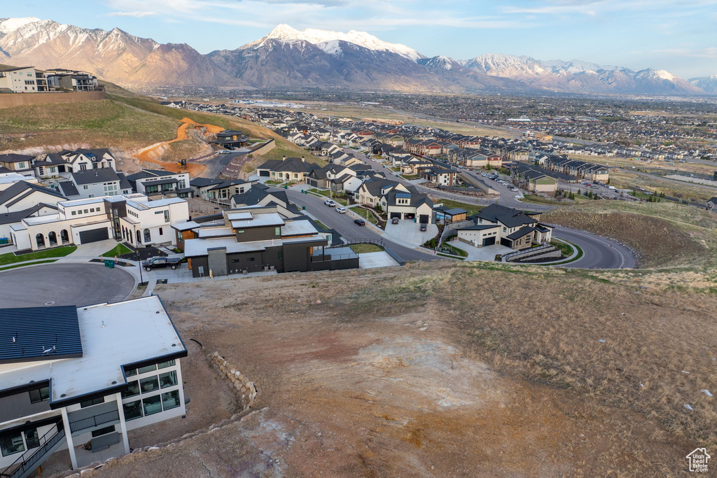 View of property location featuring nearby suburban area and mountains