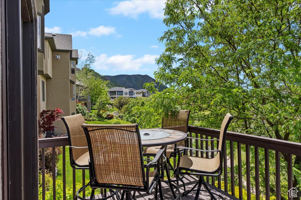 Balcony with a mountain view and outdoor dining space