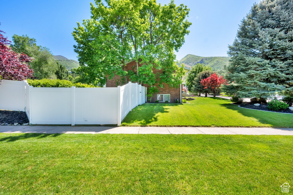 View of yard featuring a mountain view