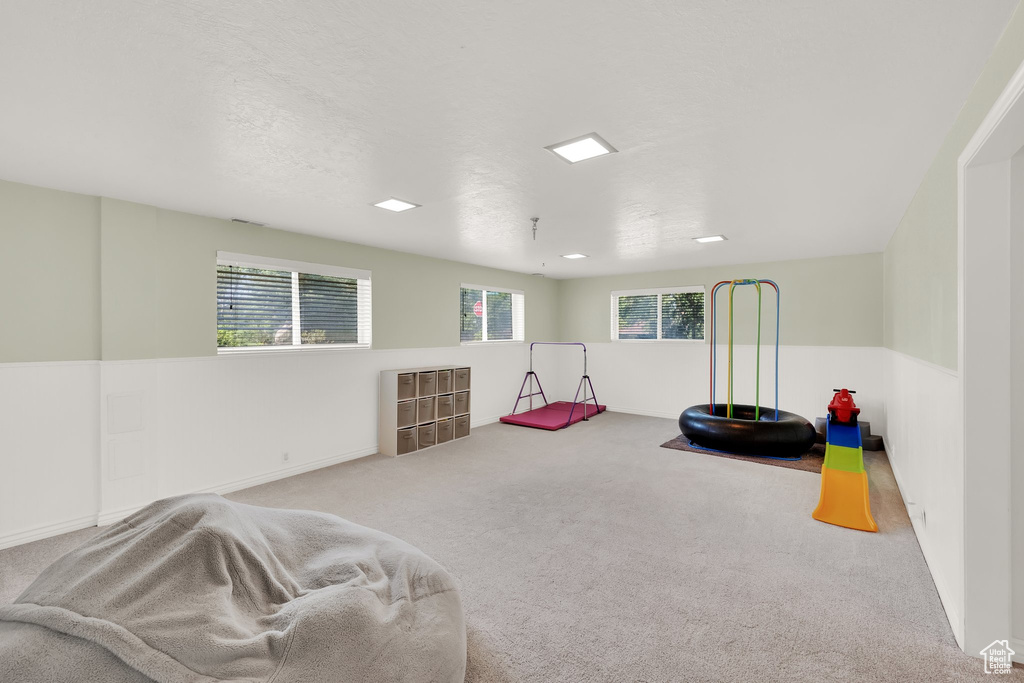 Playroom featuring carpet
