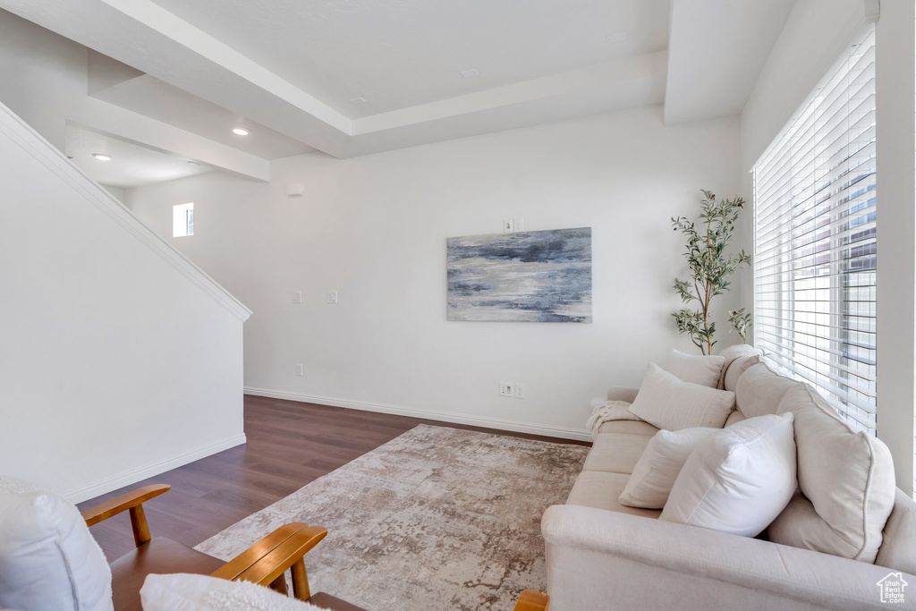 Living room featuring dark wood-style floors, baseboards, and recessed lighting