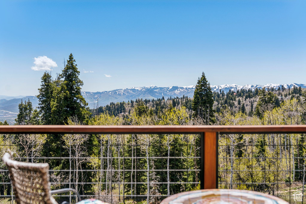 Balcony featuring a mountain view