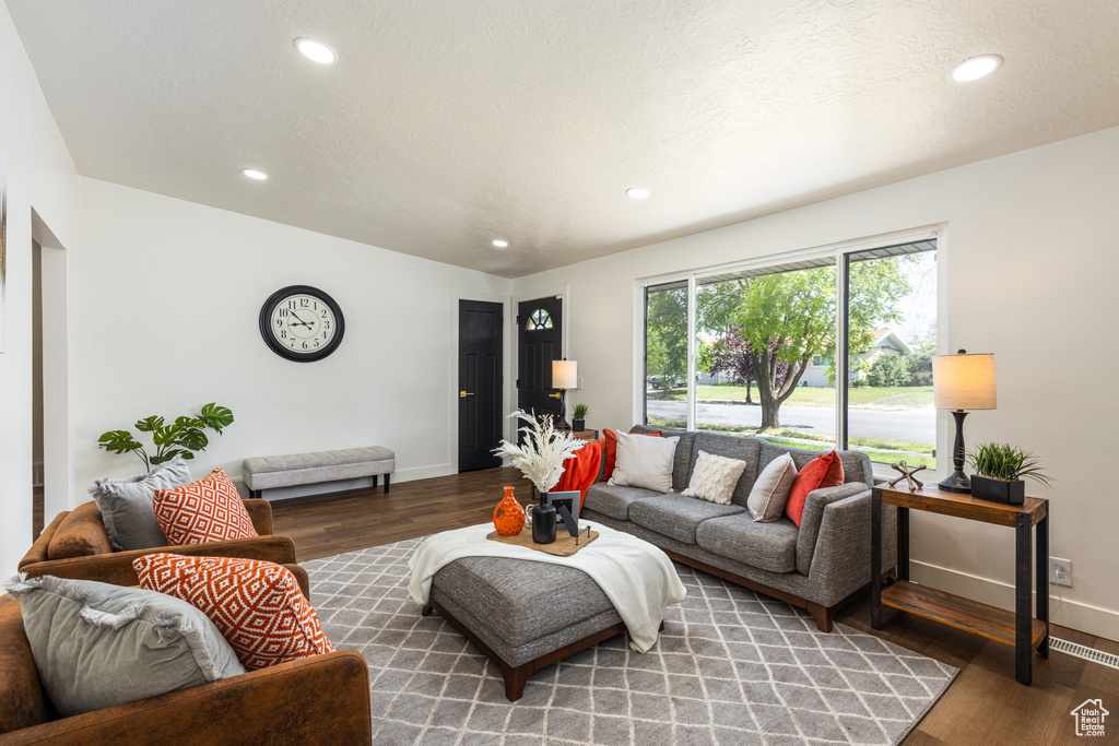 Living room featuring wood finished floors, recessed lighting, and baseboards