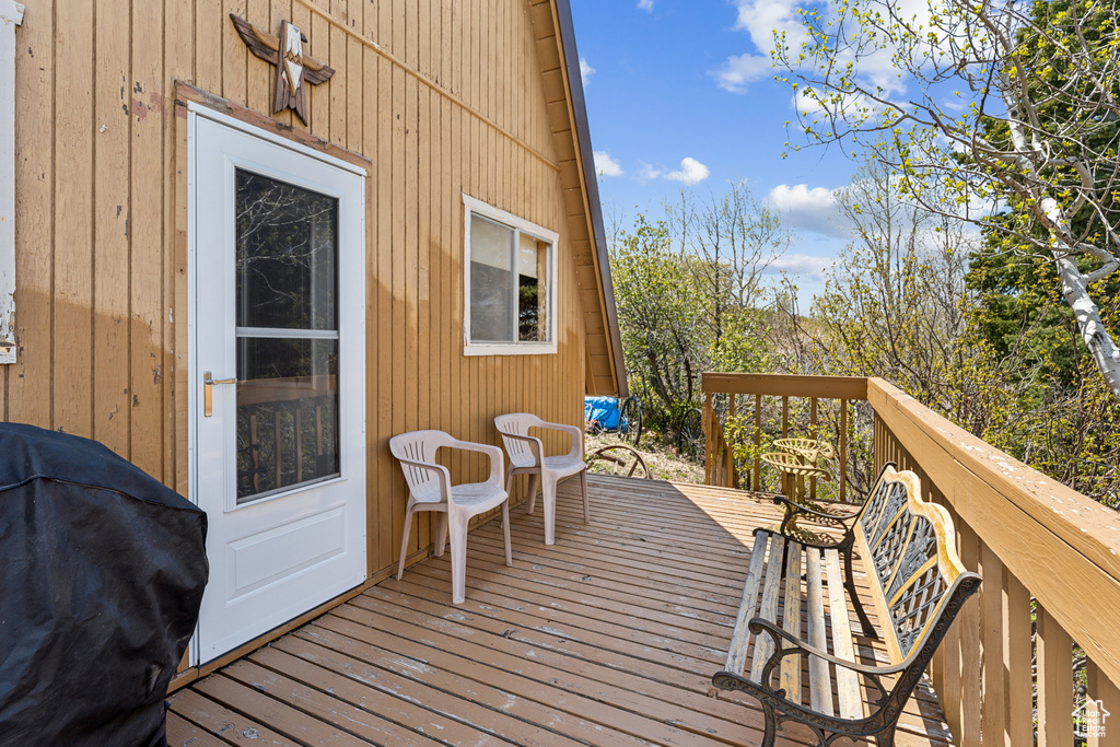 Deck featuring grilling area