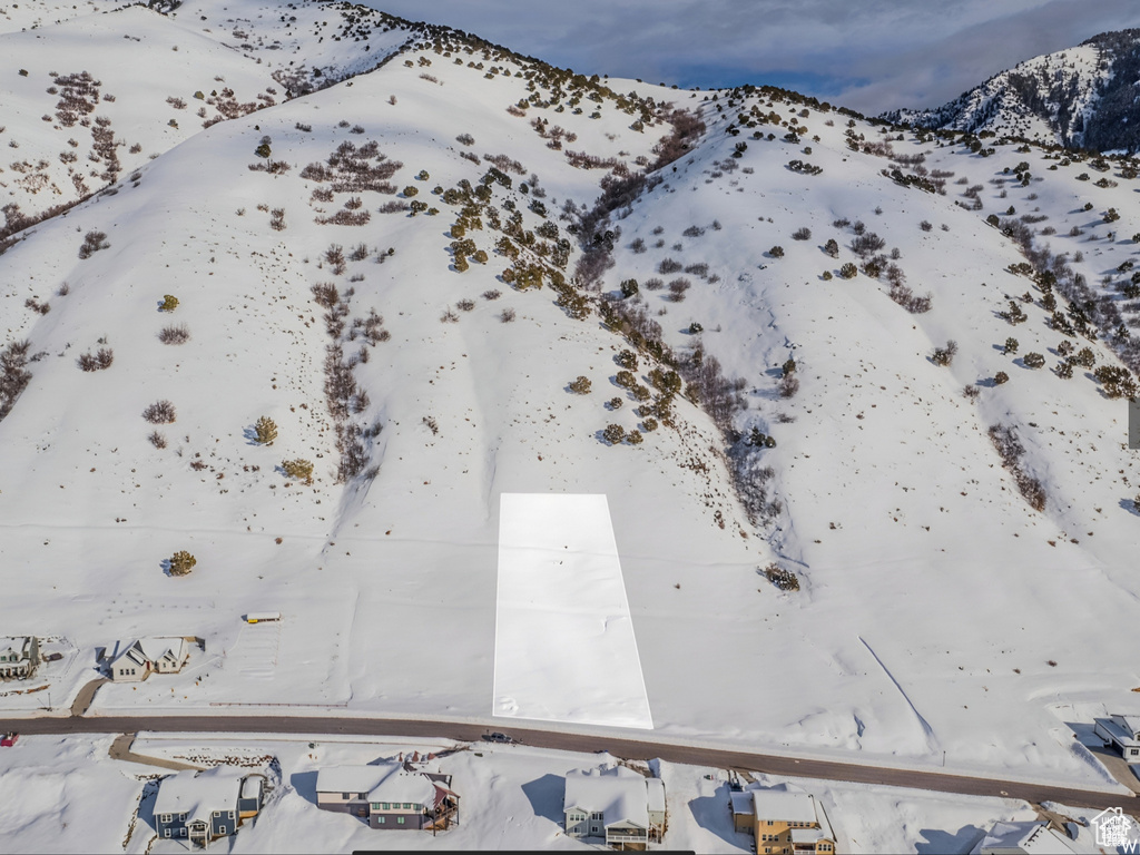 Snowy aerial view featuring a mountain view