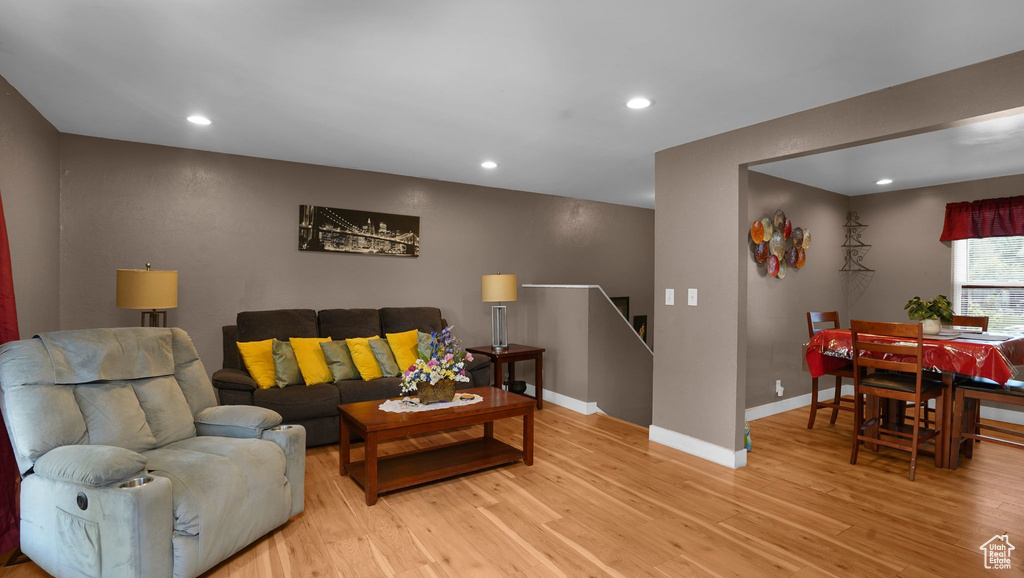 Living area with light wood-type flooring, baseboards, and recessed lighting