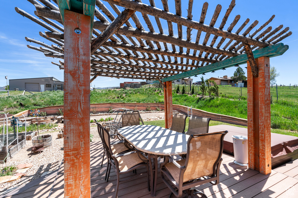 Deck with outdoor dining space