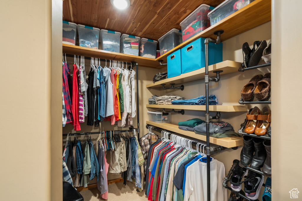 Walk in closet featuring carpet