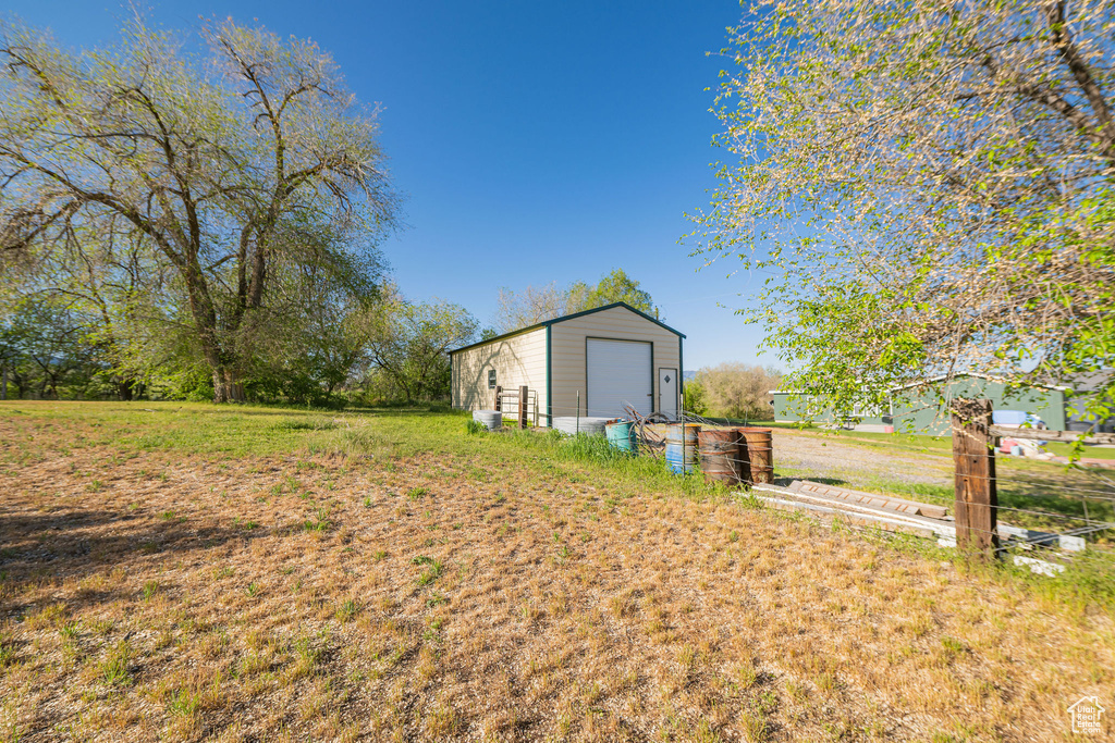View of yard with an outbuilding