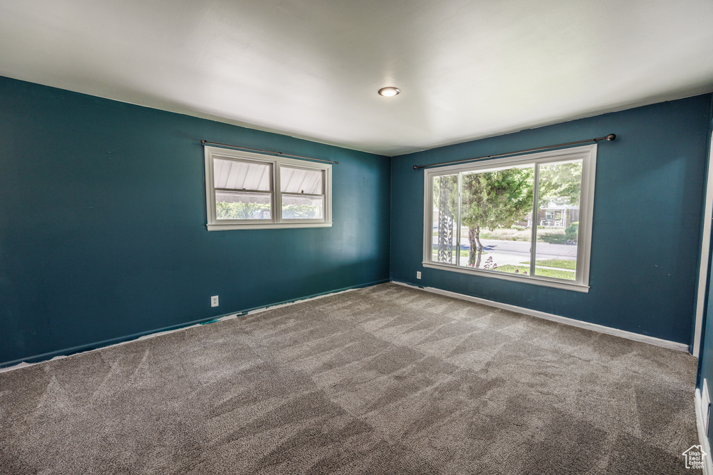 Carpeted empty room with baseboards