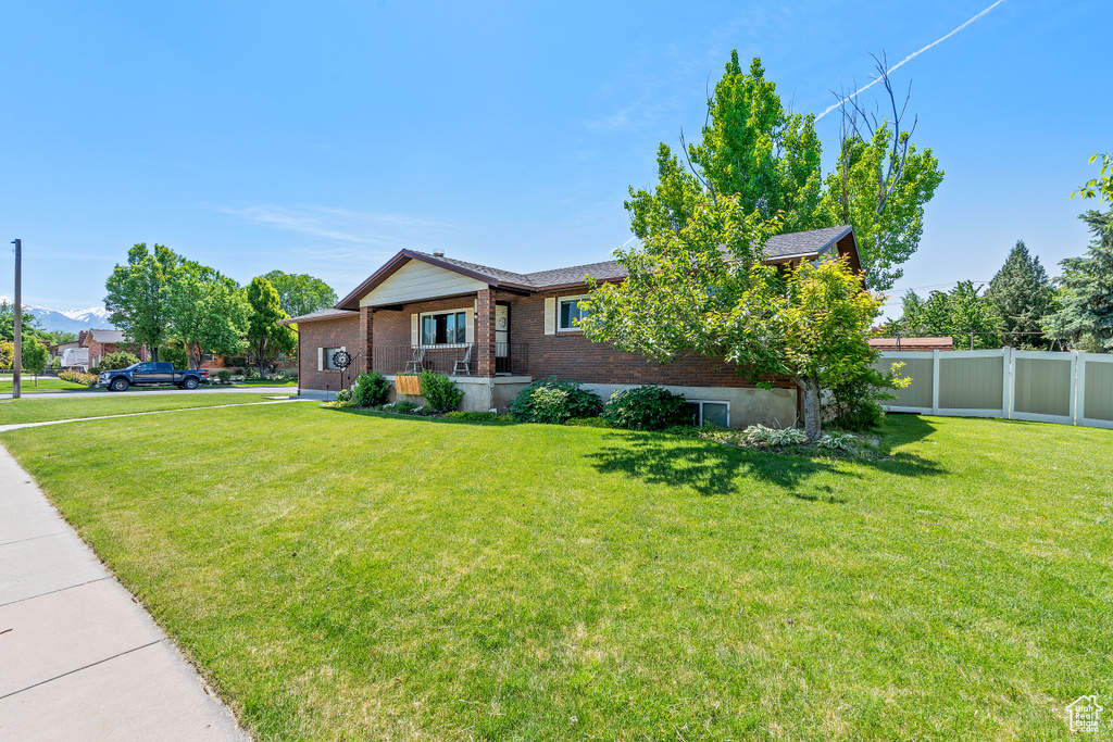 Ranch-style house with brick siding